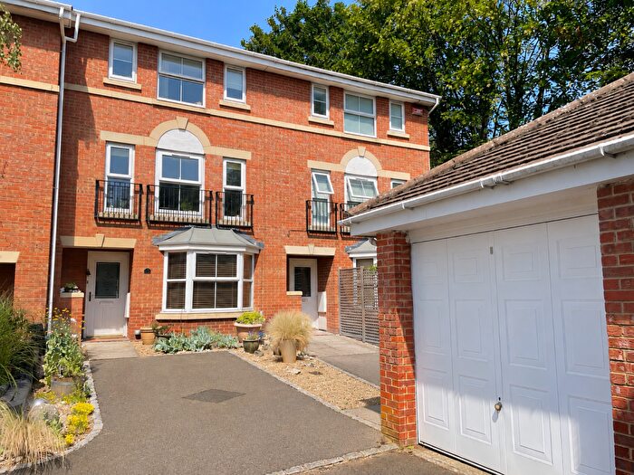 4 Bedroom Town House For Sale In Old School Place, Maidstone, ME14