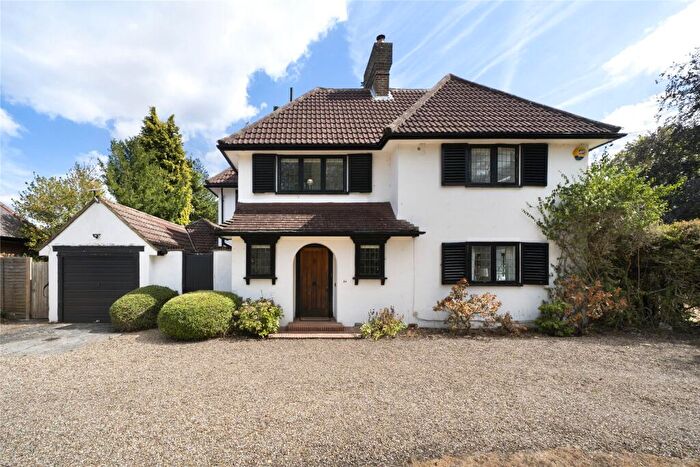 5 Bedroom Detached House For Sale In High Pine Close, Weybridge, KT13