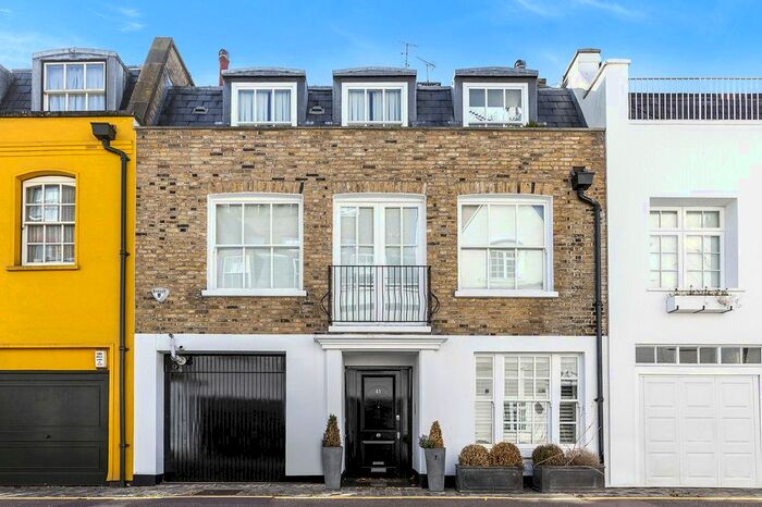 3 Bedroom Mews To Rent In Clabon Mews, Knightsbridge, London, SW1X