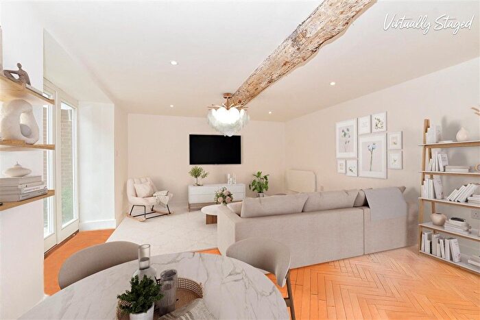 2 Bedroom Barn Conversion For Sale In Stone Street, Cranbrook, Kent, TN17