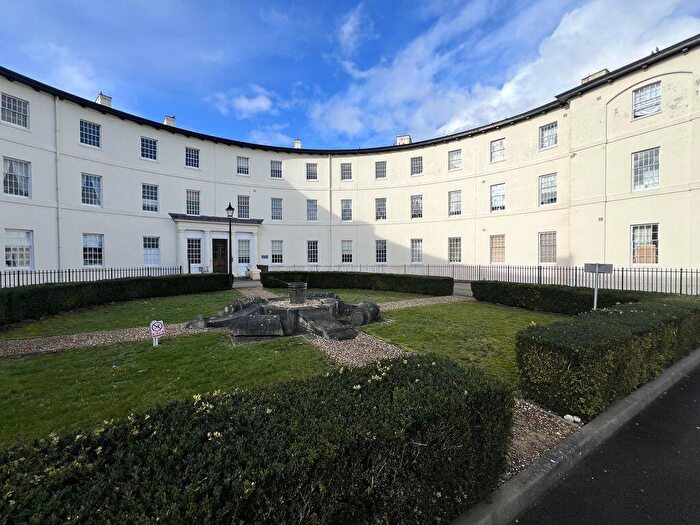 3 Bedroom Flat For Sale In The Crescent, Gloucester, GL1