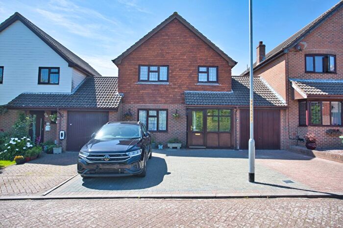 4 Bedroom Link Detached House For Sale In Milestone Close, Folkestone, Kent, CT19