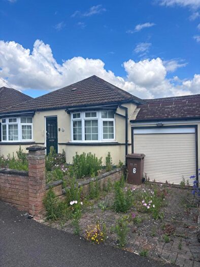 2 Bedroom Semi-Detached Bungalow For Sale In Haig Avenue, Rochester, ME1