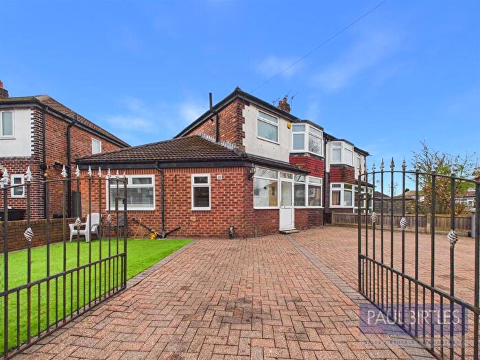 3 Bedroom Semi Detached House For Sale In Roslyn Avenue, Flixton, Trafford, M41