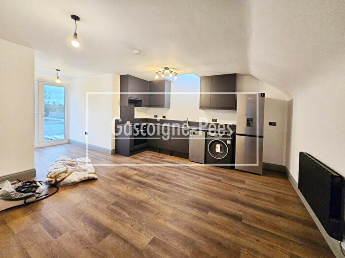 2 Bedroom Flat To Rent In Central Road, Worcester Park, KT4