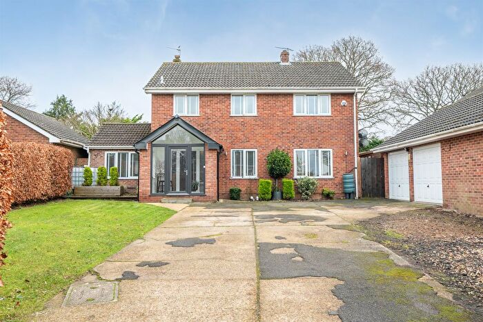 4 Bedroom Detached House For Sale In Little Woodfalls Drive, Woodfalls, Salisbury, SP5
