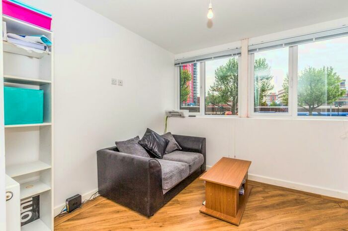 1 Bedroom Flat To Rent In Isambard Brunel Road, Portsmouth, PO1