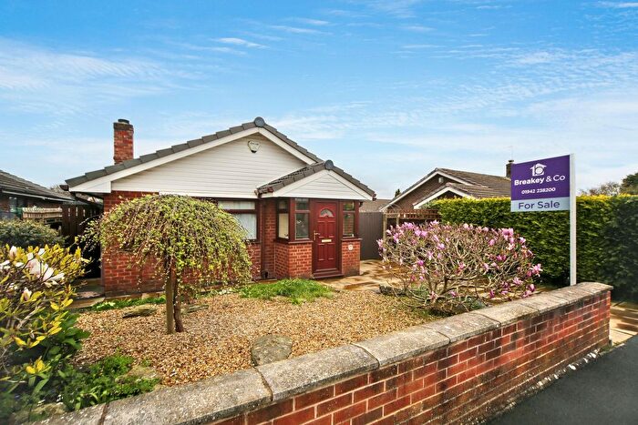 2 Bedroom Detached Bungalow For Sale In Braemore Close, Wigan, WN3