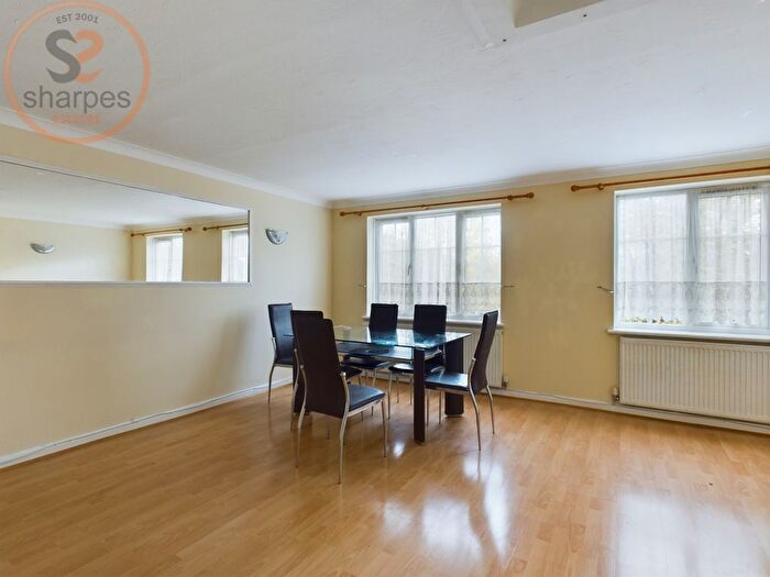 4 Bedroom Property To Rent In Spindlewood Gardens, Croydon, Surrey, CR0