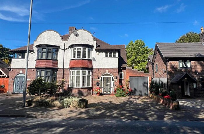 4 Bedroom Semi-Detached House For Sale In Thornhill Road, Streetly, Sutton Coldfield, B74