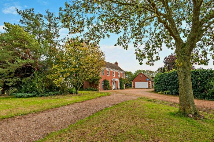 5 Bedroom Detached House For Sale In Vicarage Road, Waresley, Sandy, Bedfordshire, SG19