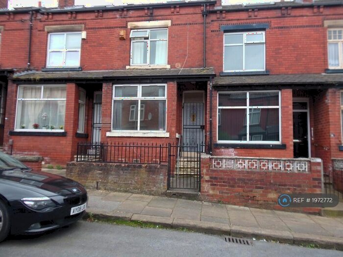 3 Bedroom Terraced House To Rent In Luxor View, Leeds, LS8