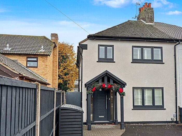 3 Bedroom Semi Detached House For Sale In Lennard Road, Bromley, BR2