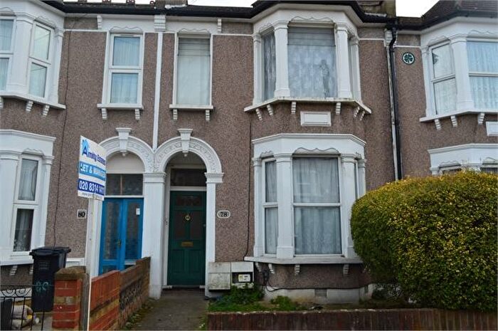 2 Bedroom Flat To Rent In Honley Road, Catford, London, SE6