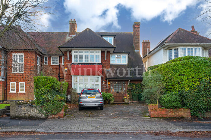 5 Bedroom Semi-Detached House For Sale In The Ridgeway, London, NW11