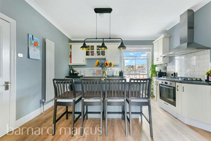 2 Bedroom Flat For Sale In Lavender Sweep, London, SW11