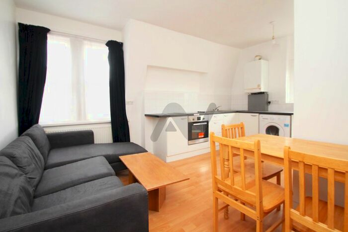 3 Bedroom Flat To Rent In Green Lanes, London, N4