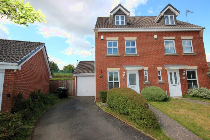 3 Bedroom Semi-Detached House To Rent In Cavalier Drive, Halesowen, West Midlands, B63