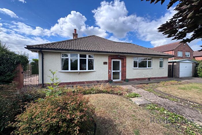 3 Bedroom Bungalow For Sale In Main Street, Kellington, Goole, North Yorkshire, DN14
