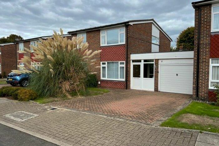 3 Bedroom Property To Rent In Lankton Close, Beckenham, BR3