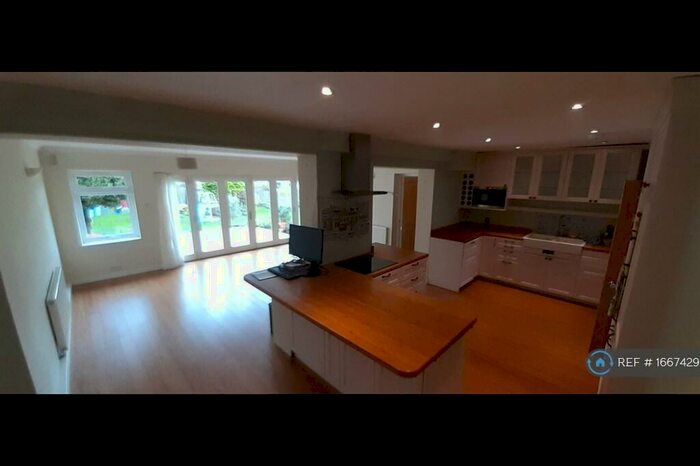 4 Bedroom Semi-Detached House To Rent In Great Brockeridge, Bristol, BS9