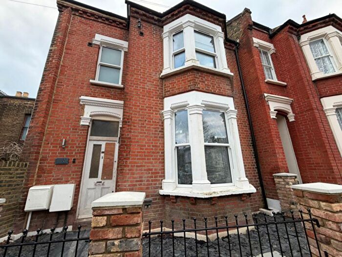 3 Bedroom Flat To Rent In Bellamy Street, SW12