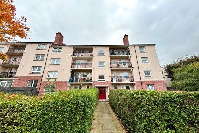 3 Bedroom Flat To Rent In Kerrycroy Avenue, Glasgow, G42