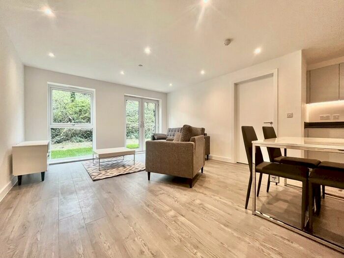 2 Bedroom Apartment To Rent In Alexandra Park Apartments, LS4