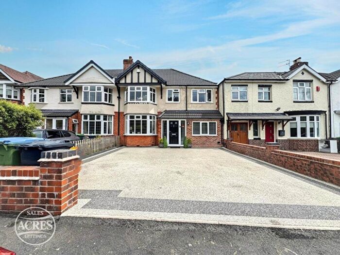 5 Bedroom Semi-Detached House For Sale In Pages Lane, Great Barr, Birmingham, B43