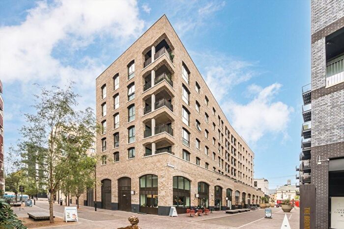 2 Bedroom Flat To Rent In Bradshaw Yard, Brentford, TW8