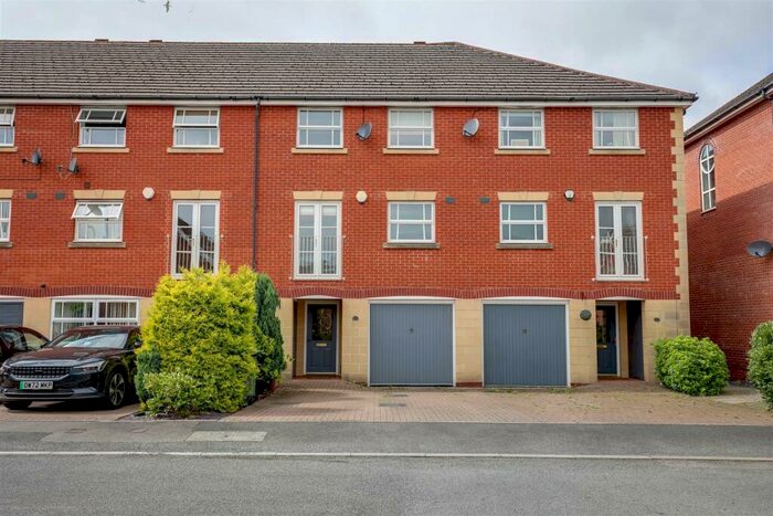 4 Bedroom Town House To Rent In Clos Coed Hir, Whitchurch, Cardiff, CF14