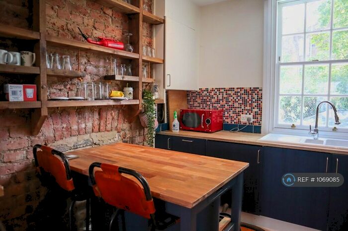 2 Bedroom Flat To Rent In Greenland Road, London, NW1