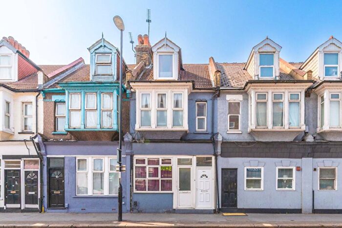 3 Bedroom Maisonette For Sale In Lower Addiscombe Road, Croydon, CR0