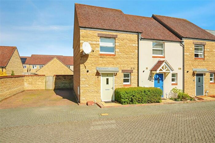 2 Bedroom End Of Terrace House For Sale In Kempton Close, Bicester, Oxfordshire, OX26
