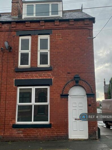 2 Bedroom End Of Terrace House To Rent In Victoria Grove, Leeds, LS9