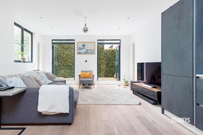 1 Bedroom Apartment To Rent In Squirries Street, Bethnal Green, E2