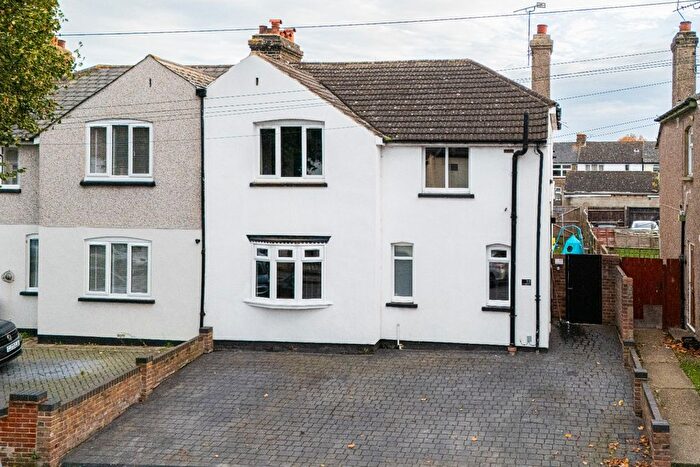 4 Bedroom Semi Detached House For Sale In Milton Road, Swanscombe, Kent, DA10