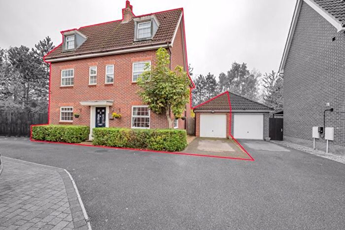 4 Bedroom Detached House For Sale In Kingfisher Road, Bury St. Edmunds, IP32