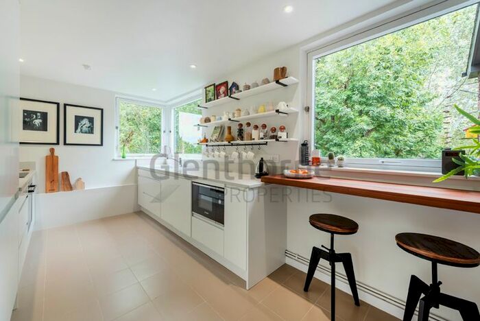 1 Bedroom Flat To Rent In Stockhurst Close, London, SW15