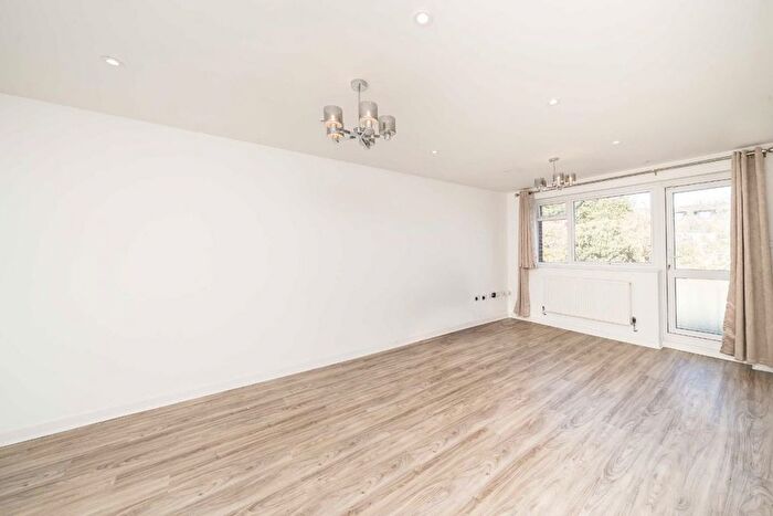 3 Bedroom Flat To Rent In Darlaston Road, Wimbledon, SW19