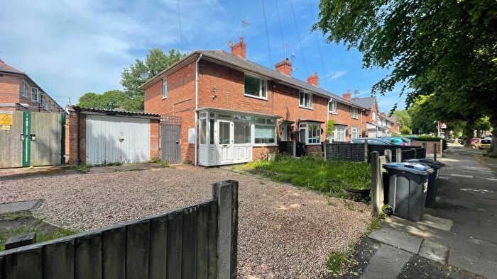 3 Bedroom Semi Detached House For Sale In Carshalton Road, Birmingham, B44