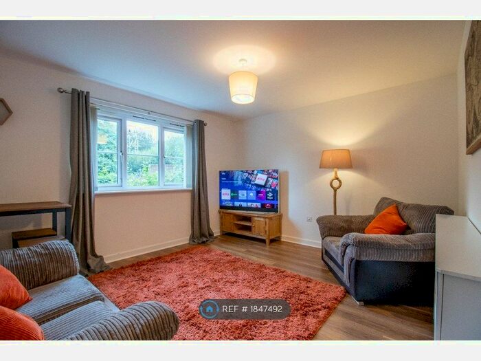 2 Bedroom Flat To Rent In Stirrat Crescent, Paisley, PA3