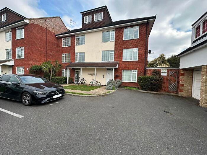 2 Bedroom Flat To Rent In Slough, Berkshire, SL1