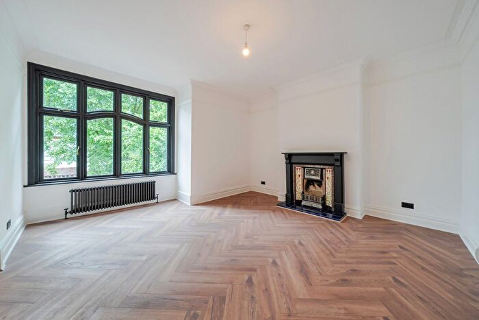 2 Bedroom Flat For Sale In Fernwood Avenue, Streatham, London, SW16