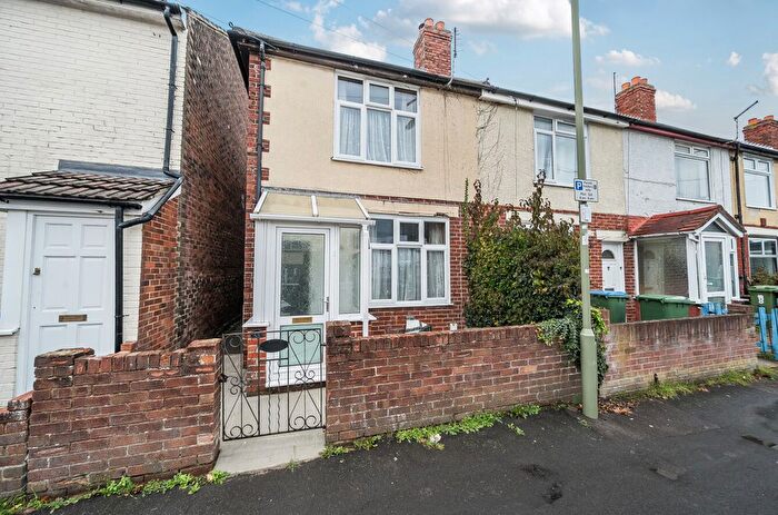 2 Bedroom End Terrace House For Sale In Gordon Road, Fareham, Hampshire, PO16