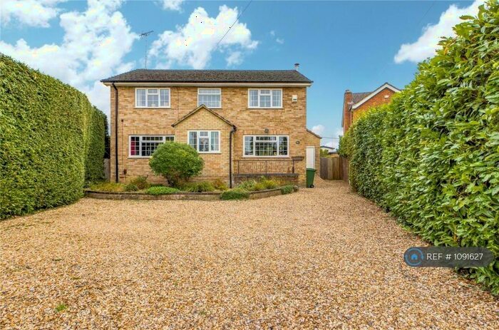 4 Bedroom Detached House To Rent In Chestnut Grove, Purley On Thames, Reading, RG8