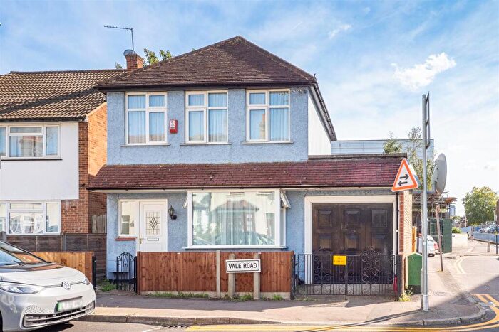 3 Bedroom Detached House For Sale In Vale Road, Sutton, SM1
