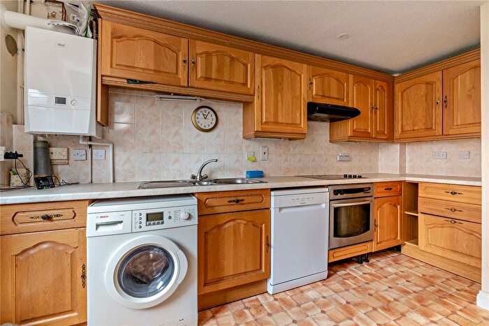 3 Bedroom Semi-detached House For Sale In Horseshoe End, Newbury, Berkshire, RG14