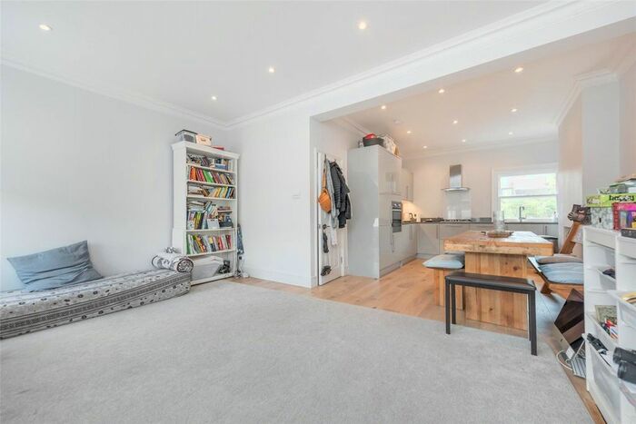 3 Bedroom Flat To Rent In St Johns Avenue, London, NW10