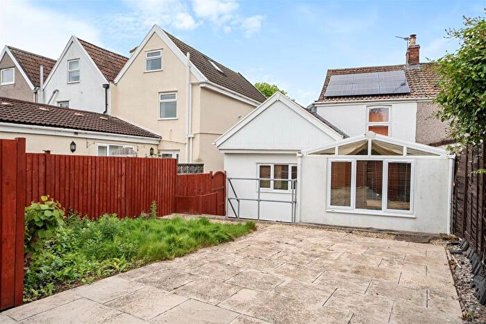 1 Bedroom Apartment For Sale In Downend Road, Fishponds, Bristol, BS16